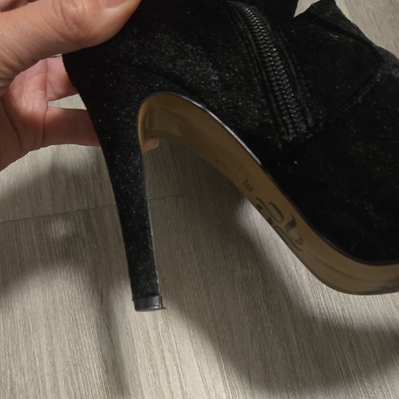 Burju Black Velvet Over the Knee Boots - Picture 5 of 11